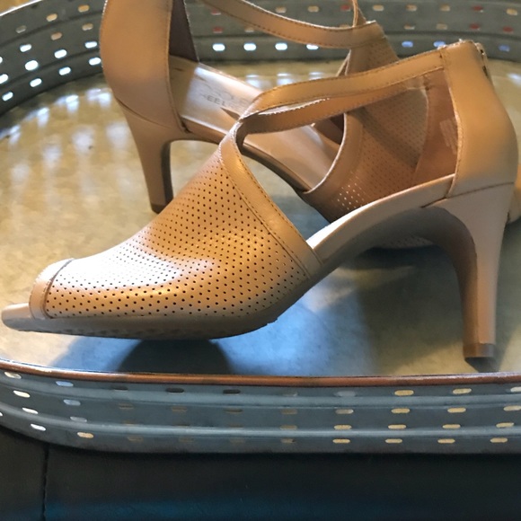 Show Off That Pedi! Dressy sandals! - Picture 2 of 5